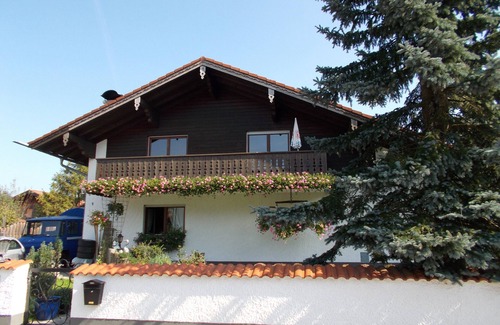 Bruckmuehl Apartment | 72m² in83052 (between Munich + RO) + children, dog, truck 24 hour check-in