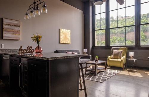 Strip District Apartment | 73 m² Apartment ∙ 1 bedroom ∙ 2 guests