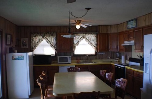 Willacy County House | 736 North Shore - Quaint Home on the Water!