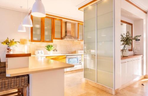 Hermanus City-Centre Apartment | 74 on Marine