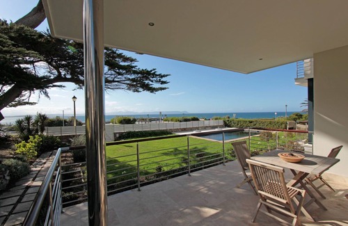 Hermanus City-Centre Apartment | 74 on Marine