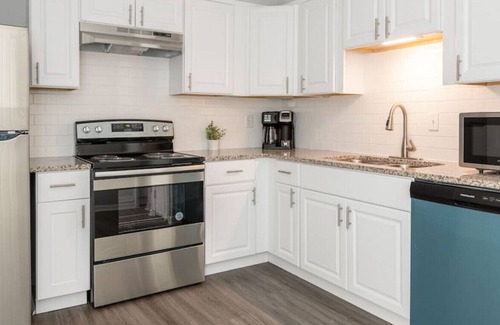 East Forest House | 7420C Pebblestone Drive · Central Location+2 Floor Twnhouse with Pool+Grill