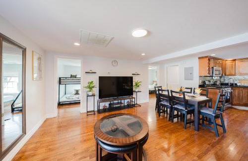 Quincy Apartment | 74L - 2BR Quincy - Cozy Couple Hideout near Wollaston Beach