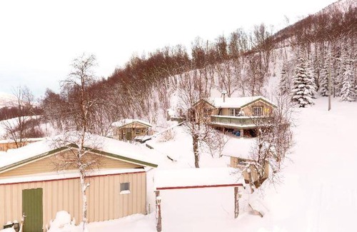 Kvaloya Ski Chalet | 75 m² Chalet ∙ 3 bedrooms ∙ 8 guests