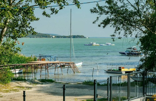 Balatonszarszo Apartment | 75 m² Apartment ∙ 2 bedrooms ∙ 7 guests