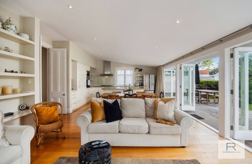 Epsom Apartment | 75 Market Road, Epsom