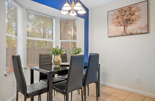Colonial Oaks House | 75' TV - Summer Retreat - King Bed, Large Yard, No Stairs