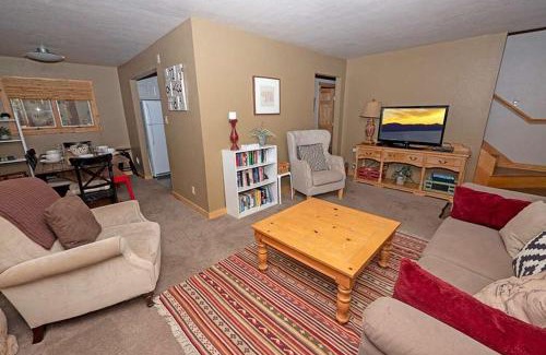 Al Tahoe House | 750 Stanford Avenue cabin