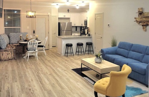 Southside House | 7544 Magnolia Village