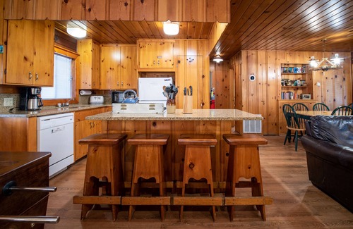 North Wawona Cabin | (76) Howard's Retreat at The Redwoods In Yosemite