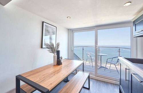 West Cliff Apartment | 76 m² Apartment ∙ 3 bedrooms ∙ 5 guests
