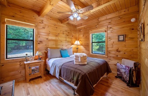 Young Harris Ski Chalet | 76 m² Chalet ∙ 2 bedrooms ∙ 6 guests