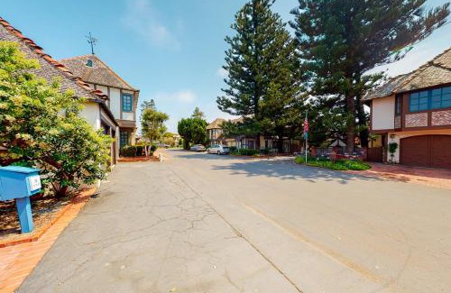 South Oceanside House | 76 Saint Malo Beach