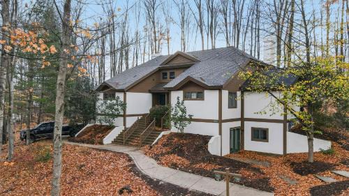 Boyne Falls House | 762 Disciples Village Condo