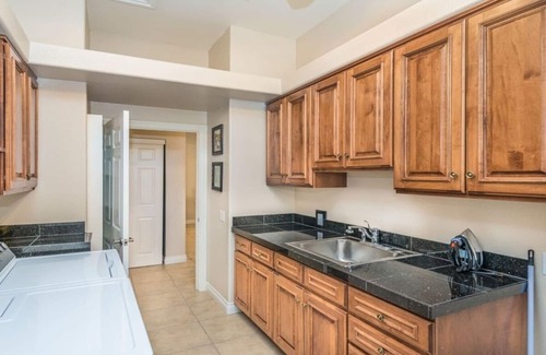 Paradise House | 777Rentals - 5BR/4.5Bath - Log Cabin Estate