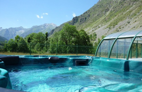 La Chapelle-en-Valgodemard Ski Chalet | 77m2 apartment, 7/9 people in a chalet, 3 bedrooms, swimming pool, jacuzzi