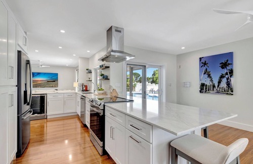 Tropic Palms House | 796 Serene 4BR Villa: Heated Pool, Tiki Hut & Waterfront Views in Delray Beach!