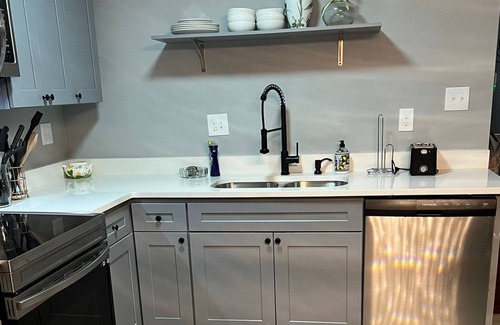 Whitehaven House | 7BA Chic Rancher Near Graceland and Airport Sleeps 30