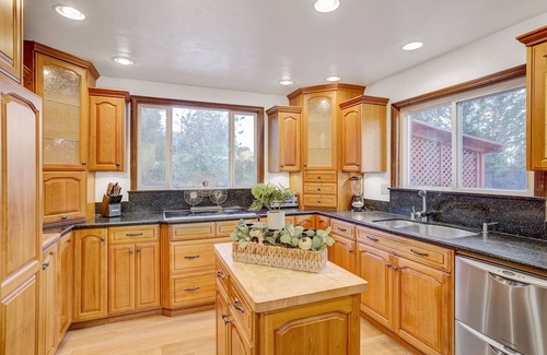 Santa Rosa House | 7BD/4.5BA Santa Rosa Estate w/HotTub, BBQ, Games