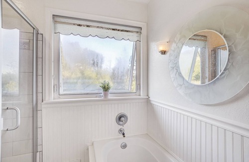 Santa Rosa House | 7BD/4.5BA Santa Rosa Estate w/HotTub, Games, BBQ!