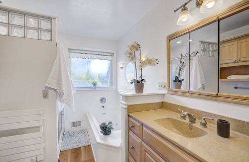 Santa Rosa House | 7BD/4.5BA Santa Rosa Estate w/HotTub, Games, BBQ!