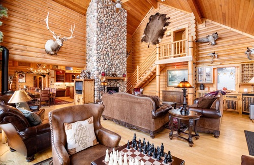 Alma House | 7bd Spacious Cabin Close to Breck; Views & Nature!