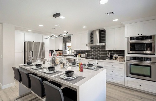 Paradise Valley House | 7BR/4BATH Paradise PV w/HEATED Pool, Hot Tub, Billiards, Arcade Room,& Golf