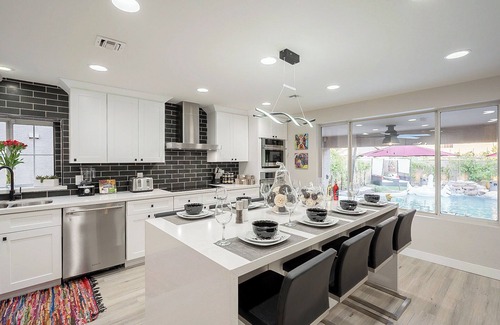 Paradise Valley House | 7BR/4BATH Paradise PV w/HEATED Pool, Hot Tub, Billiards, Arcade Room,& Golf