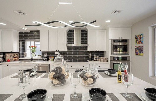 Paradise Valley House | 7BR/4BATH Paradise PV w/HEATED Pool, Hot Tub, Billiards, Arcade Room,& Golf