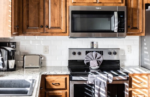 Hollister Cabin | 7BR/6BA, Hot Tub, Shuffleboard & Foosball, 2 Pools, Table Rock & Thunder Ridge