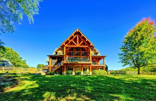 Livingston Cabin | 7BR Lakefront Boat Dock, Kayaks & Amazing Sunsets