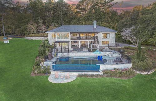 Macon House | 7br Lakefront Haven Pool, Hot Tub, Gated 4acres
