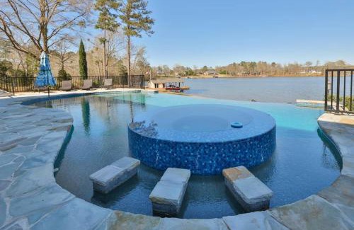 Macon House | 7br Lakefront Haven Pool, Hot Tub, Gated 4acres