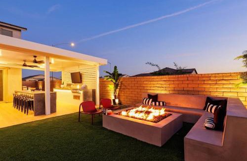 Coachella House | 7BR Pickleball Firepit Outdoor Kitchen Game Room