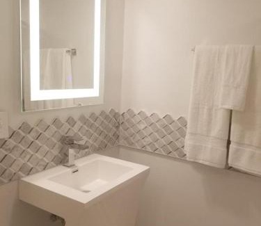 Seabrook Hotel | 7BR- SLEEPS 15! Celebrity Villa! Great Rates!!