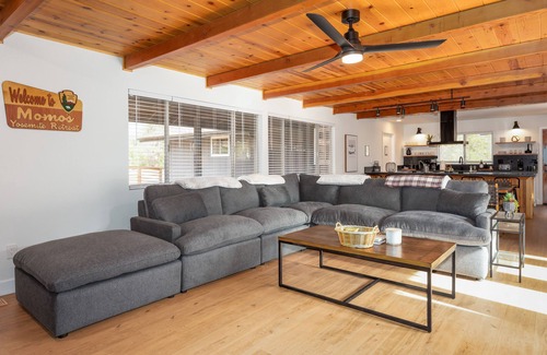 Yosemite Forks House | 7BR Yosemite Escape w/Views & Spa - Game Room & Pet-Friendly