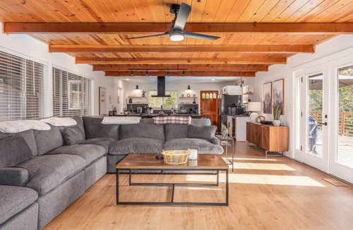 Yosemite Forks House | 7BR Yosemite Escape w/Views & Spa - Game Room & Pet-Friendly