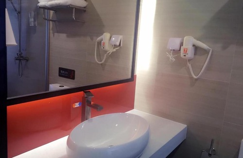 Longgang Hotel | 7Days Premium Shenzhen Longgang Dayun Metro Station