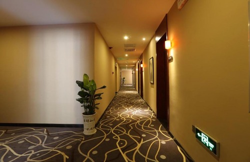 Yichang Hotel | 7Days Premium Yichang Wanda Plaza Canal Park Branch