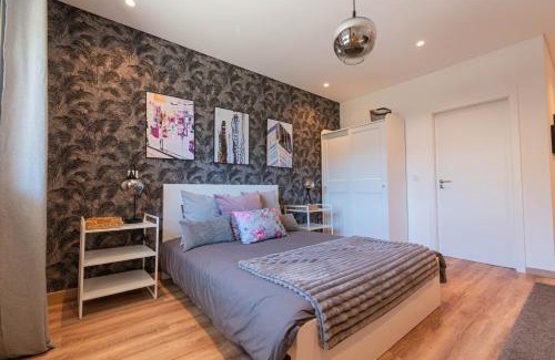 Santo Antonio dos Olivais House | 7Min to Uni Sé-Velha - AC - Work Desk - 300MBs WiFi - Suite 2