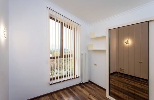 Vake-Saburtalo Villa | 7mins-Tbilisi Mall/19mins-Jvari Monastery.nFab and cosy home with swimming pool!