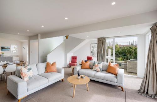 Bluff Hill House | 7th Heaven - Bluff Hill, Napier
