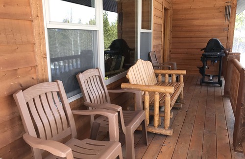 Coram Cabin | 7th Night Free, wireless internet, views, private, Montana Mountain Glory!