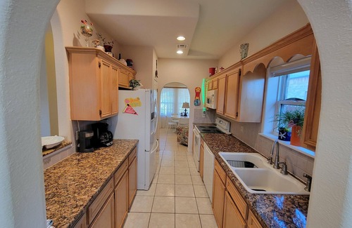 Corpus Christi Condo | 8/4 Island Waterfront 2 Kit Private Pool 2 Hot Tub