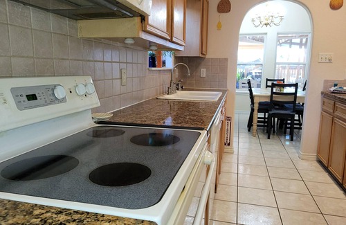 Corpus Christi Condo | 8/4 Island Waterfront 2 Kit Private Pool 2 Hot Tub