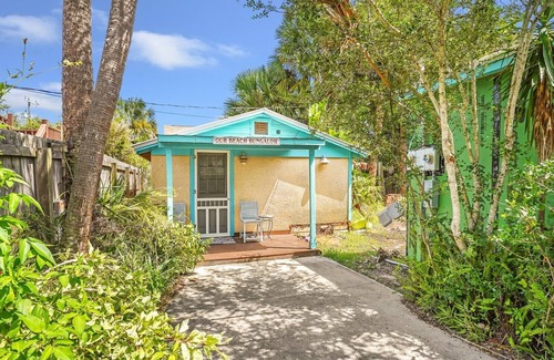 St. Augustine Beach Cottage | 8.5 B Street - Beachside Bungalow