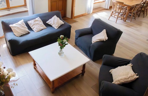 Pleugueneuc House | 8/9-person gîtes with Jacuzzi. Near saint Malo/dinan. Pets allowed