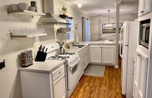 Thompsonville House | 8 Acres on Betsie River River front Trails Disc golf