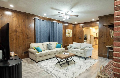 Eastwood House | 8 Acres private estate! Spacious 5-bedroom house in Fisherville.