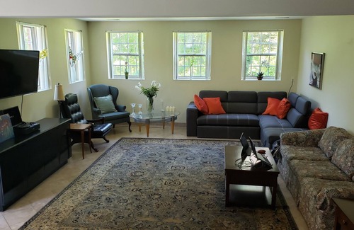 Hamilton Apartment | 8 Acres, wildlife, waterfall with private picnic area